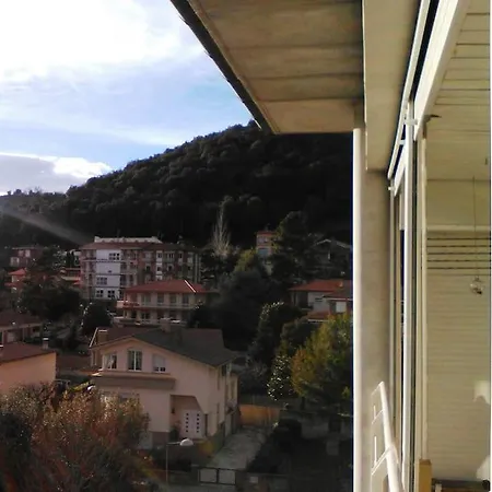 Atico A 5 Minutos Del Centro Con Terraza Olot